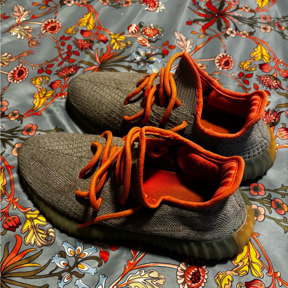 Yeezy Desert Sage 5.5Y - Picture 2 of 6